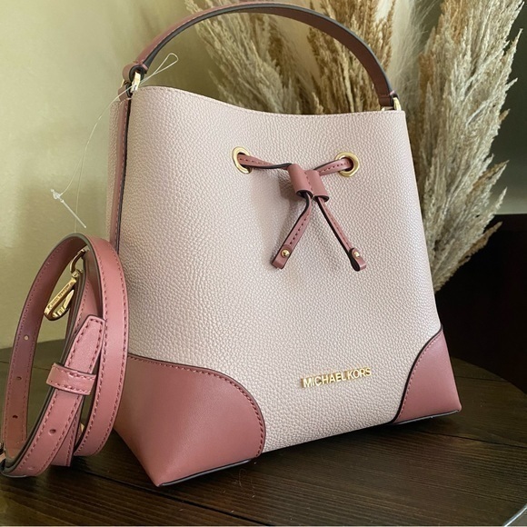 New Michael Kors medium Mercer drawstring bucket satchel messenger bag - Picture 1 of 17